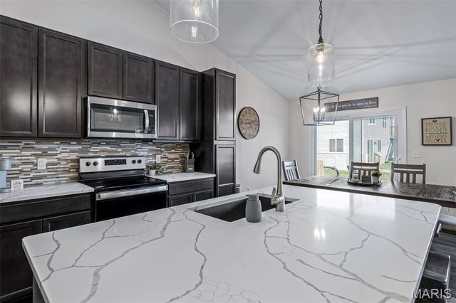 1018 Savanna Place Drive, Festus, MO 63028