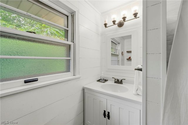 646 Palisades Drive, Akron, OH 44303
