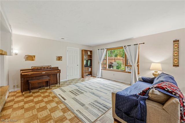 646 Palisades Drive, Akron, OH 44303