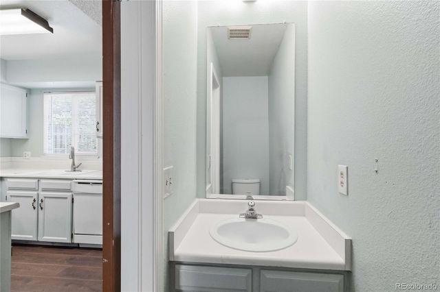 1653 S Blackhawk Way B, Aurora, CO 80012