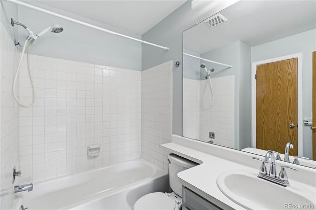 1653 S Blackhawk Way B, Aurora, CO 80012