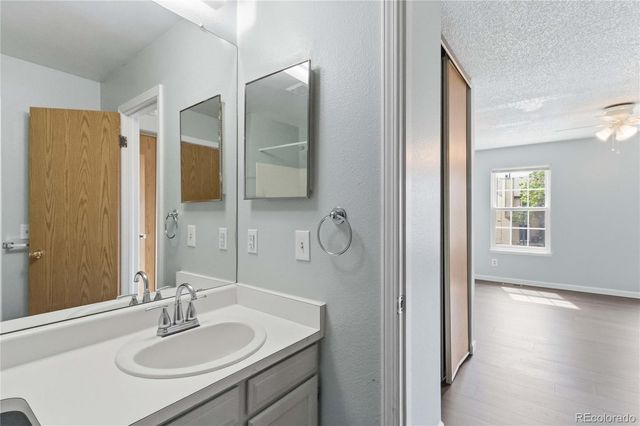 1653 S Blackhawk Way B, Aurora, CO 80012