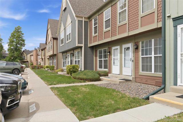 1653 S Blackhawk Way B, Aurora, CO 80012