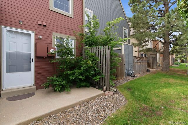 1653 S Blackhawk Way B, Aurora, CO 80012