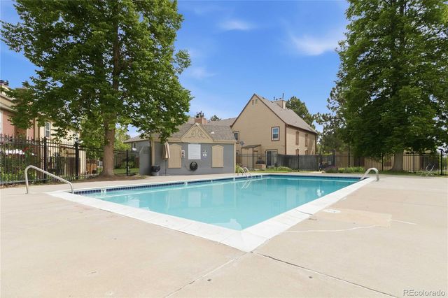 1653 S Blackhawk Way B, Aurora, CO 80012