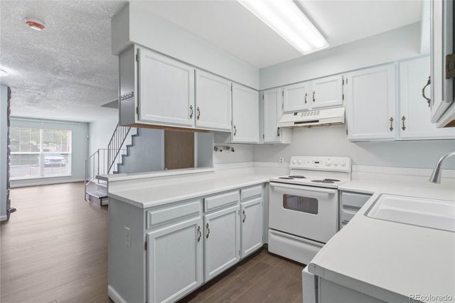 1653 S Blackhawk Way B, Aurora, CO 80012