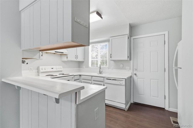 1653 S Blackhawk Way B, Aurora, CO 80012