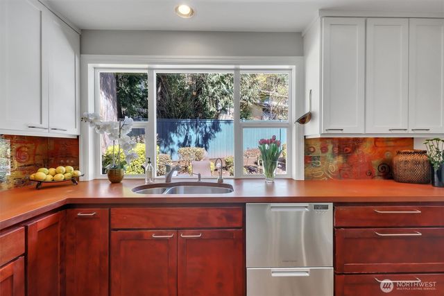 1434 108th Avenue NE, Bellevue, WA 98004