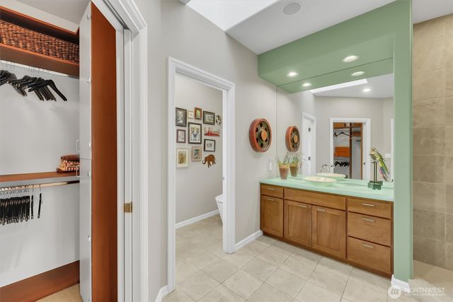 1434 108th Avenue NE, Bellevue, WA 98004