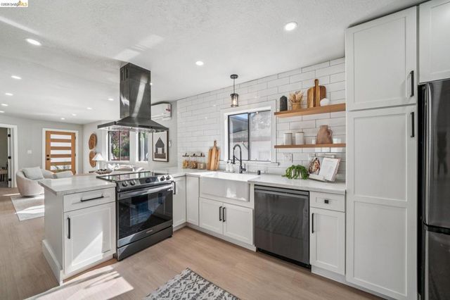 3223 Courtland Ave, Oakland, CA 94619