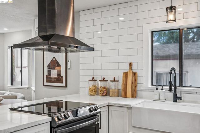 3223 Courtland Ave, Oakland, CA 94619