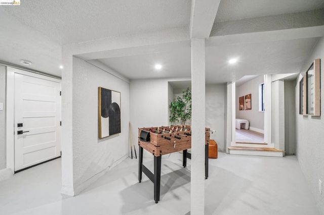 3223 Courtland Ave, Oakland, CA 94619