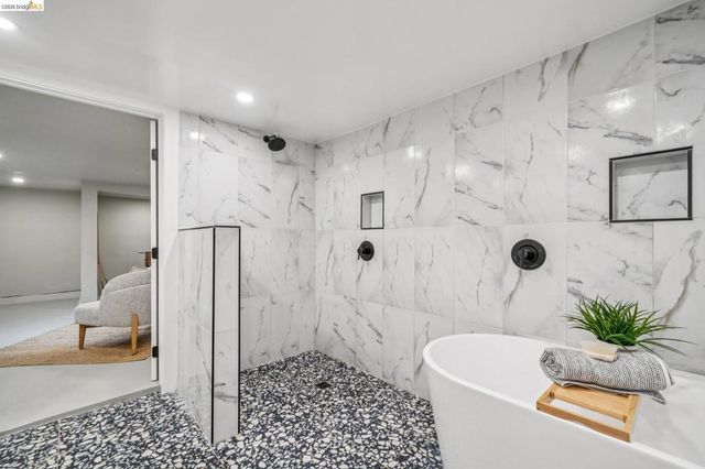 3223 Courtland Ave, Oakland, CA 94619