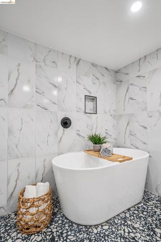 3223 Courtland Ave, Oakland, CA 94619