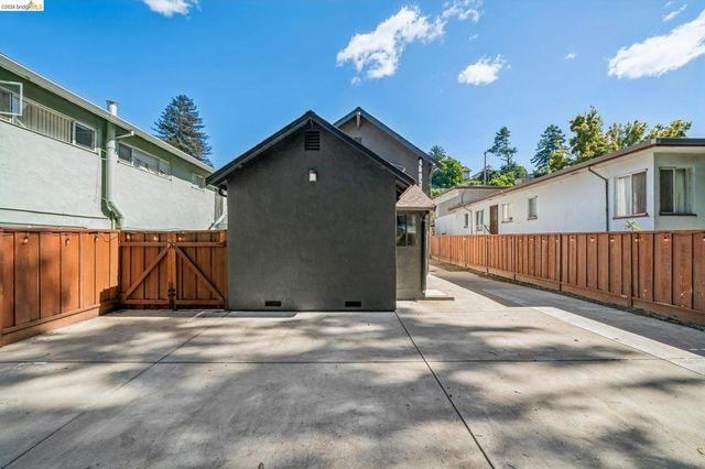 3223 Courtland Ave, Oakland, CA 94619