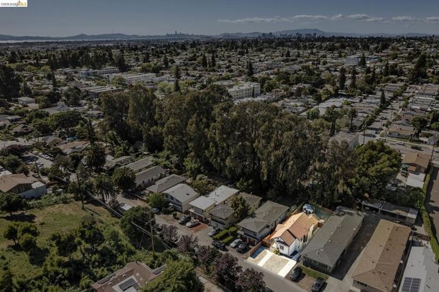 3223 Courtland Ave, Oakland, CA 94619