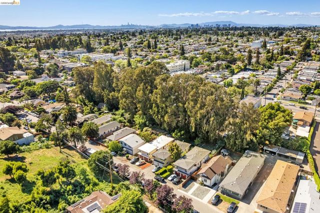 3223 Courtland Ave, Oakland, CA 94619