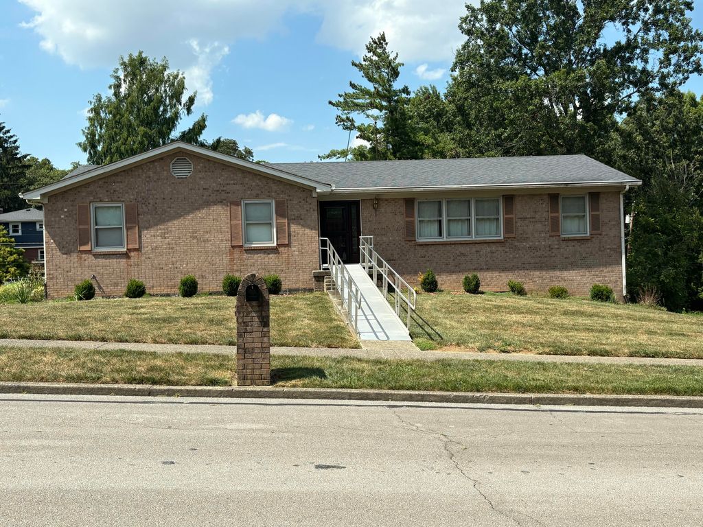 3416 Pinas Bay Drive, Lexington, KY 40502