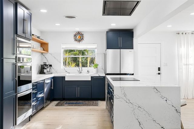 703 WHITFIELD AVENUE, Sarasota, FL 34243