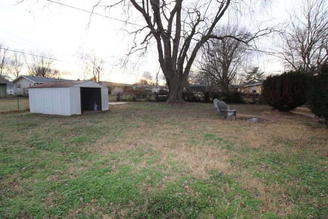 2744 W Chicago Street, Springfield, MO 65803