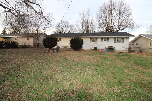 2744 W Chicago Street, Springfield, MO 65803