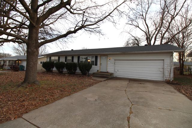 2744 W Chicago Street, Springfield, MO 65803