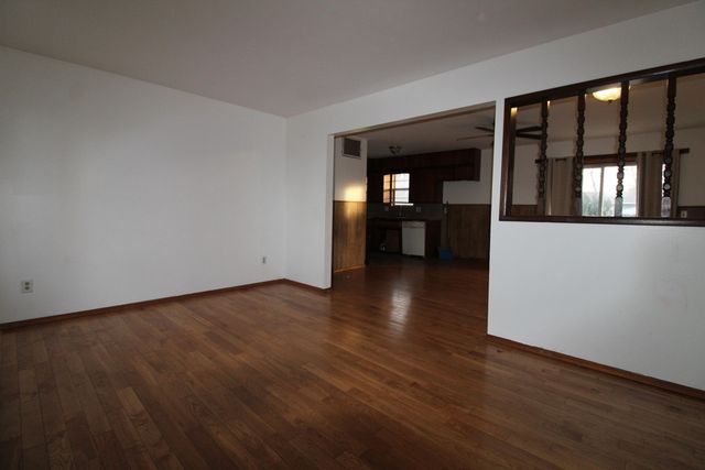 2744 W Chicago Street, Springfield, MO 65803