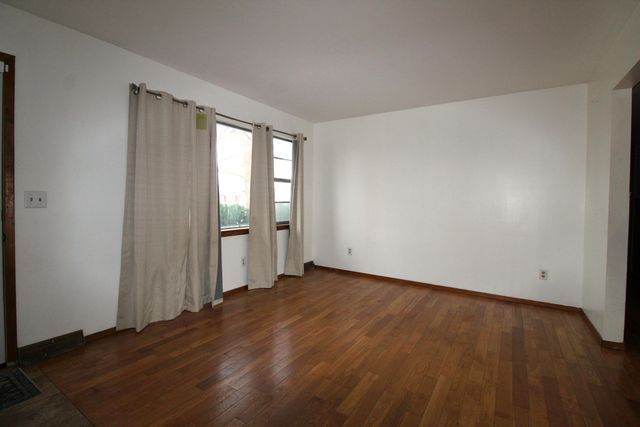 2744 W Chicago Street, Springfield, MO 65803