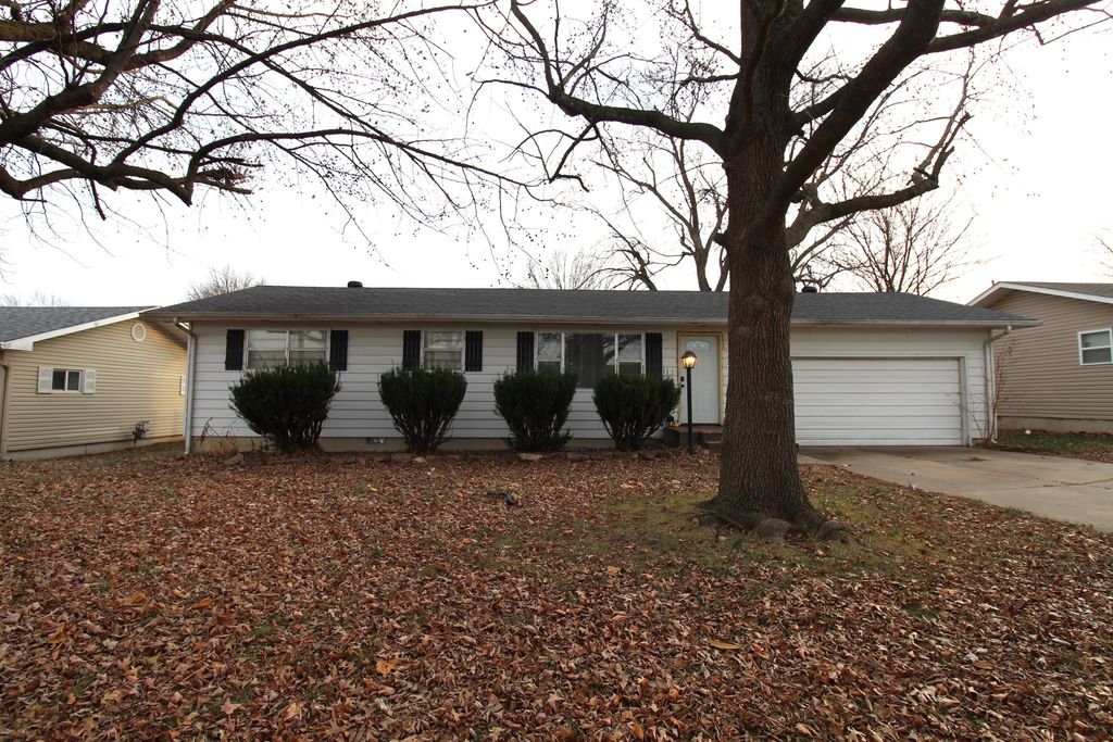 2744 W Chicago Street, Springfield, MO 65803