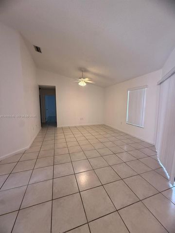 1004 San Remo Cir, Homestead, FL 33035