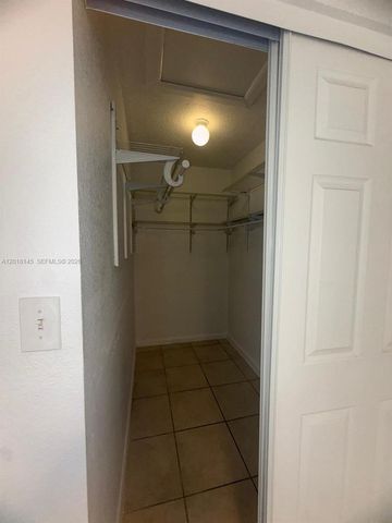 1004 San Remo Cir, Homestead, FL 33035