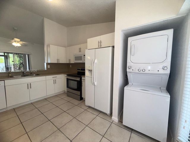 1004 San Remo Cir, Homestead, FL 33035