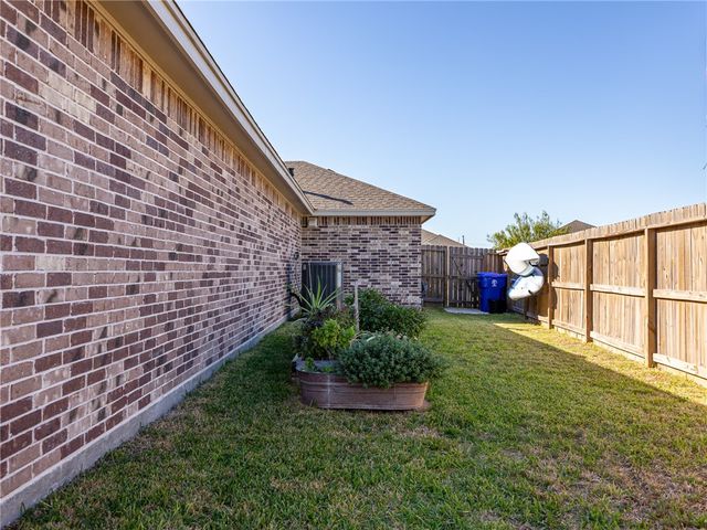 7938 Rancho Vista Blvd E, Corpus Christi, TX 78414