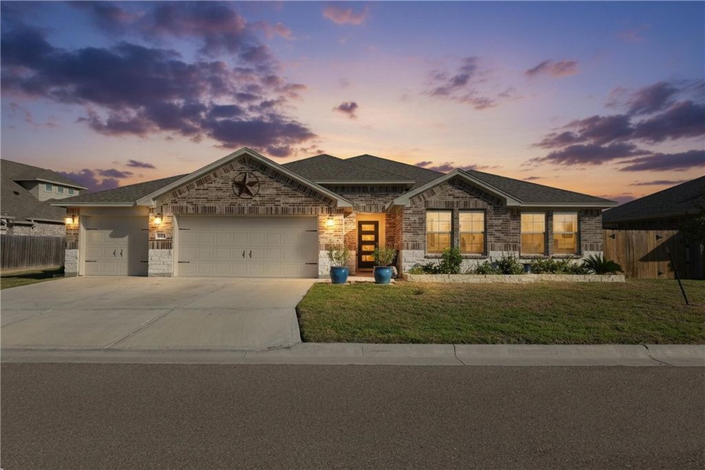 7938 Rancho Vista Blvd E, Corpus Christi, TX 78414