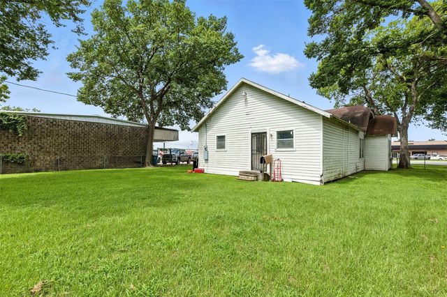 619 10th Street, Hempstead, TX 77445
