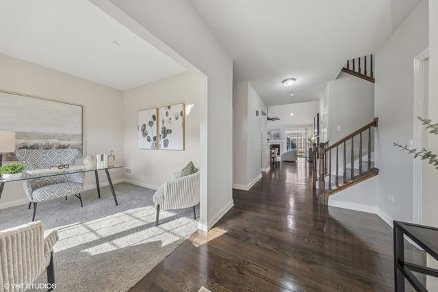 732 E Oliviabrook Drive, Oakbrook Terrace, IL 60181