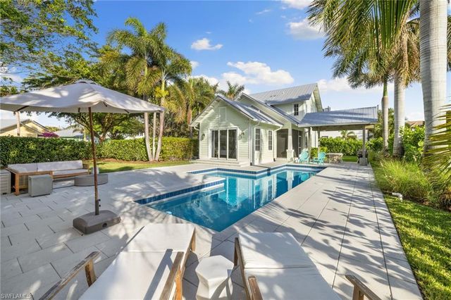 572 7th AVE N, Naples, FL 34102