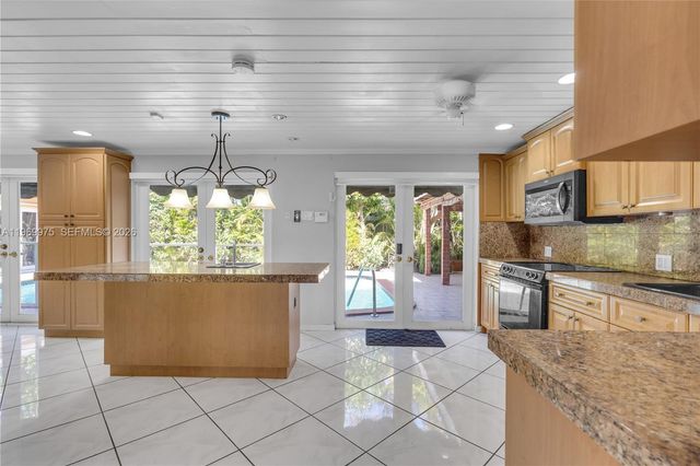 7941 SW 18th Ter, Miami, FL 33155