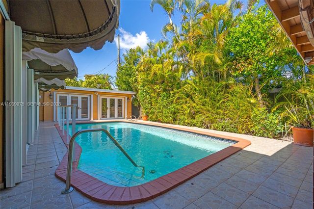 7941 SW 18th Ter, Miami, FL 33155