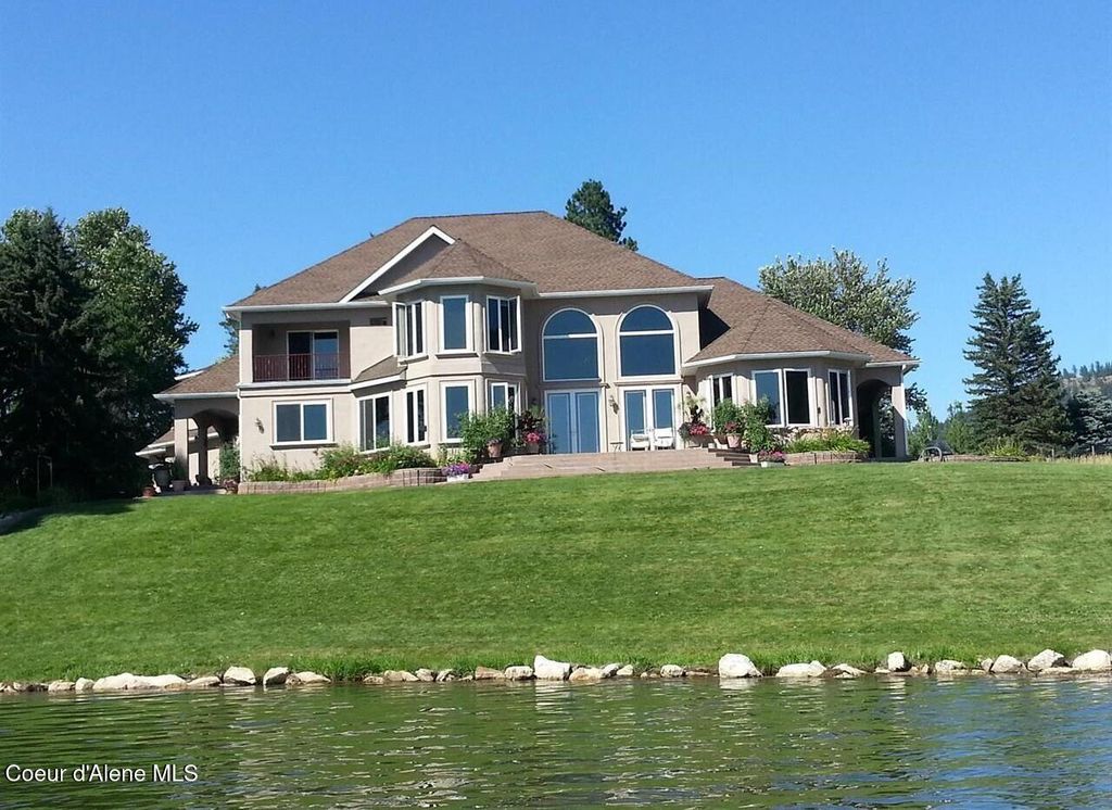 100 Bonita Bay Dr, Sagle, ID 83860