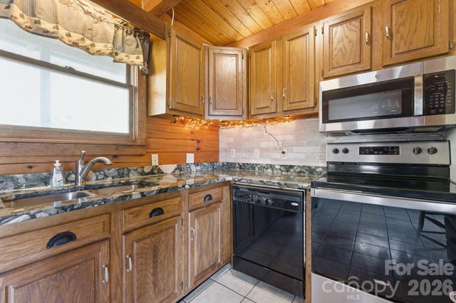 1837 E Alarka Road, Bryson City, NC 28713