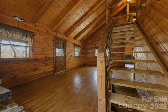 1837 E Alarka Road, Bryson City, NC 28713