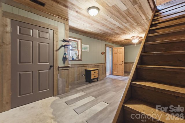 1837 E Alarka Road, Bryson City, NC 28713