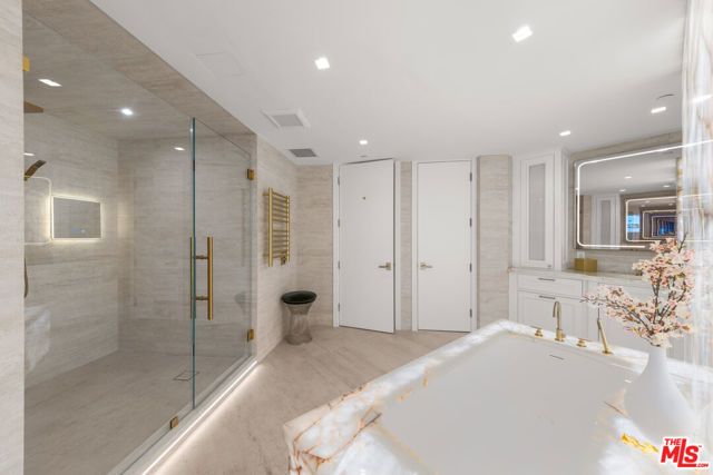 300 N Swall Drive 158, Beverly Hills, CA 90211