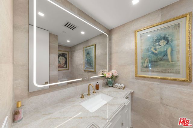 300 N Swall Drive 158, Beverly Hills, CA 90211