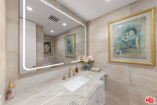 300 N Swall Drive 158, Beverly Hills, CA 90211