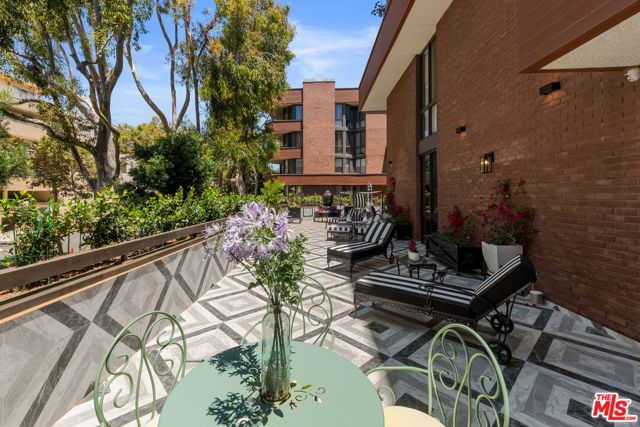 300 N Swall Drive 158, Beverly Hills, CA 90211