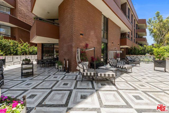 300 N Swall Drive 158, Beverly Hills, CA 90211