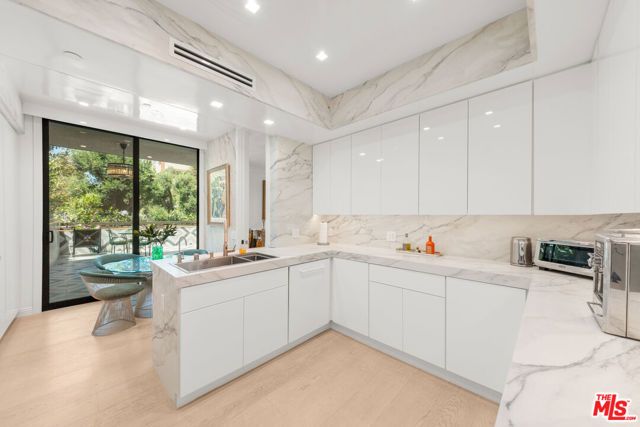 300 N Swall Drive 158, Beverly Hills, CA 90211
