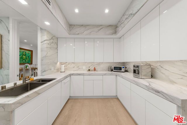 300 N Swall Drive 158, Beverly Hills, CA 90211